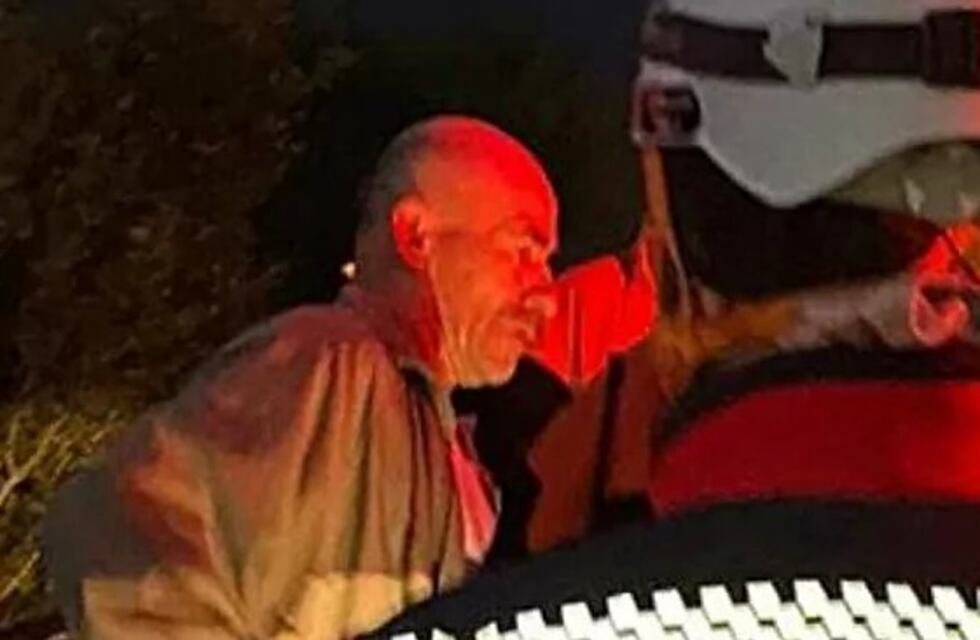 Un hombre estaba borracho, desapareció y se unió a su propia búsqueda