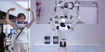 FERIA EN CHINA. Semanas atrás se realizó la décima edición de la Conferencia Mundial de Robótica en Beijing. La principal atracción fueron los robots humanoides. (AP)