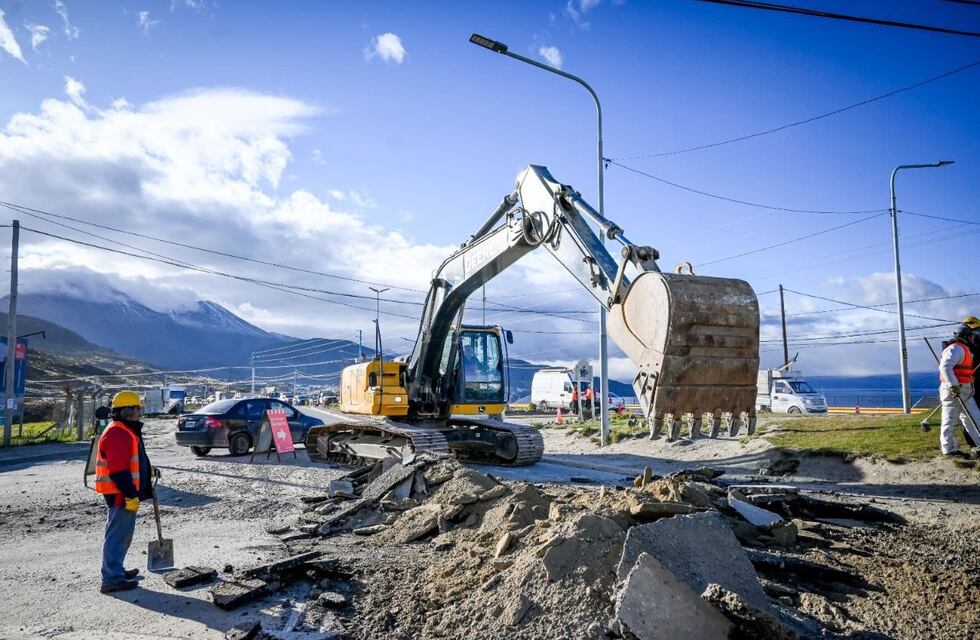 Ushuaia: comenzaron la repavimentación de la rotonda de Andorra