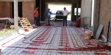 Continúa la obra en el futuro Conservatorio de Música de Tres Arroyos, colocaron la losa radiante