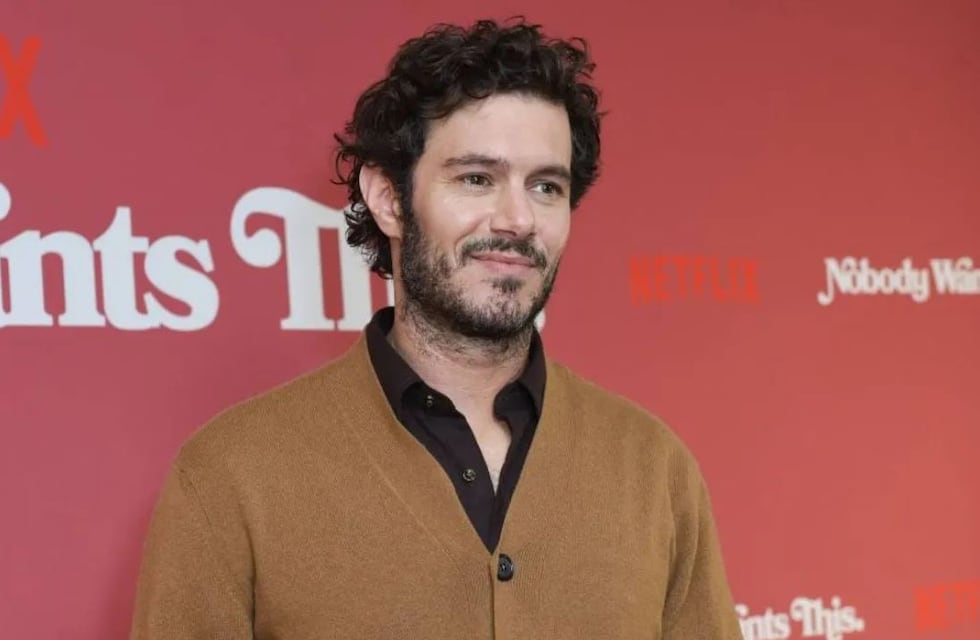Quién es Adam Brody, el actor protagonista de “Nadie Quiere Esto”, la serie de Netflix que es furor en internet