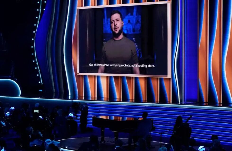 Grammy 2022:  Volodimir Zelenski apareció en la ceremonia para pedir por la paz en Ucrania