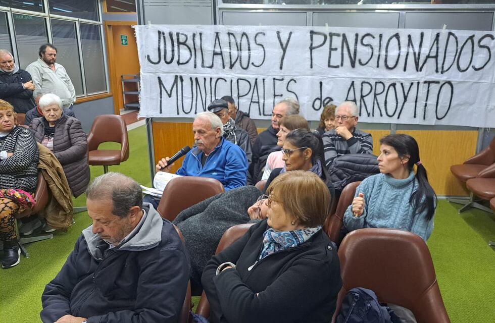 Jubilados municipales de Arroyito, reclamaron la incorporación a sus haberes de los “no remunerativos” de los actuales empleados