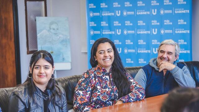 Funcionarios de Ushuaia recibieron a la fueguina que viajará a República Checa