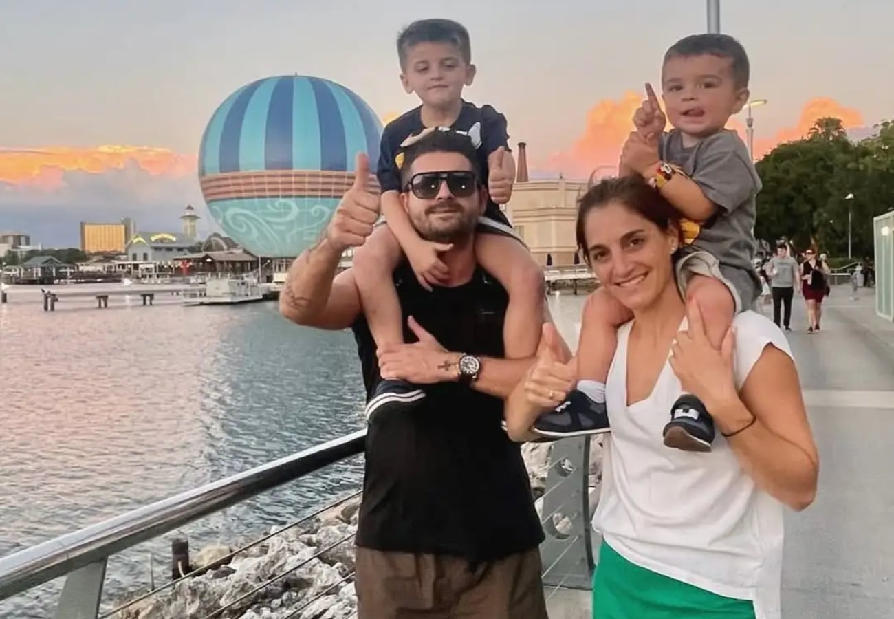 Natalia Pastorutti junto a su esposo e hijos.