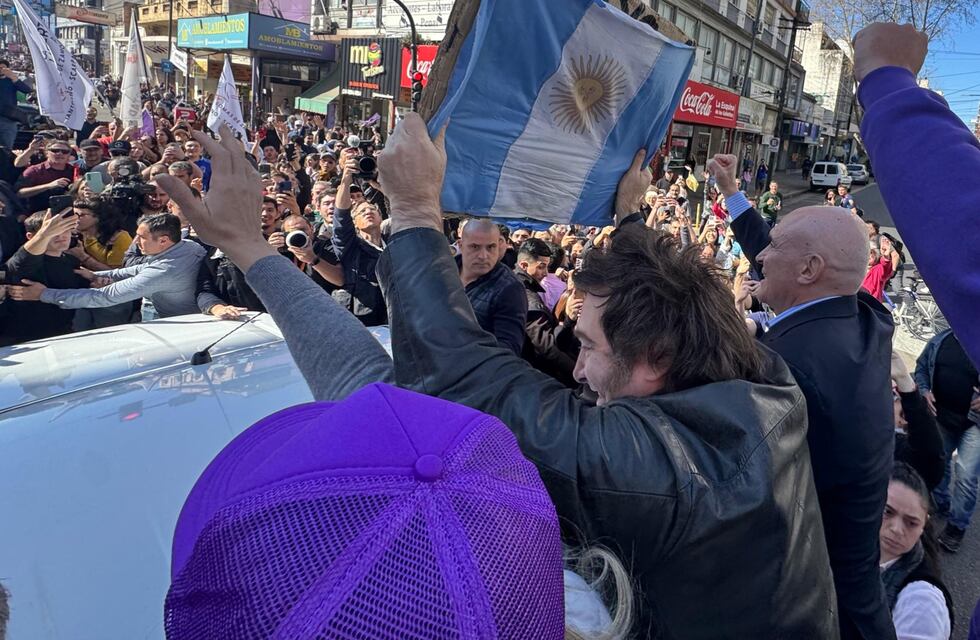 Por qué Javier Milei tuvo que ser evacuado de urgencia de una caravana por el conurbano