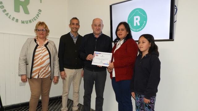 Facundo Ceballos, Zulma Suarez, Lucas Banegas, Matias Montenegro y Leandro Robledo fueron los rosaleños que recibieron diplomas por el programa "Codo a codo".