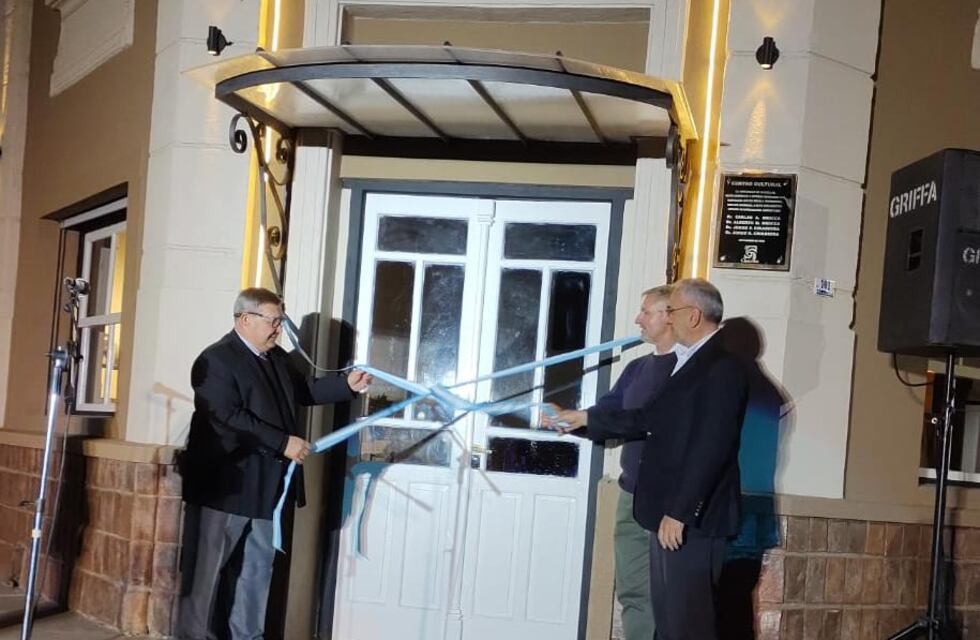 Plaza Clucellas: Calvo en la inauguración de un Centro Cultural