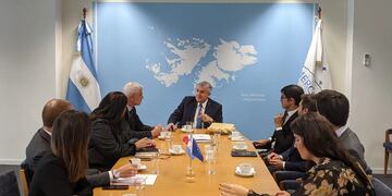 En Bruselas el gobernador Morales mantuvo un encuentro con autoridades de la Comisión Europea y del European Investment Bank.