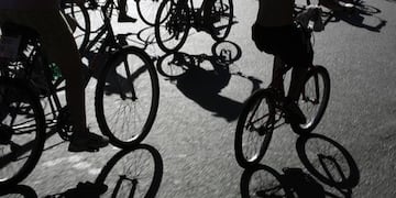 La Municipalidad de la Ciudad de Mendoza ha organizado la primera bicicleteada nocturna 2021, se hará el 23 de marzo. Imagen ilustrativa