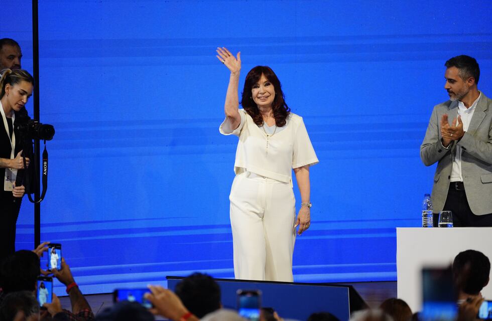 En medio de la incertidumbre sobre las candidaturas, Cristina Kirchner convocó a la Plaza de Mayo