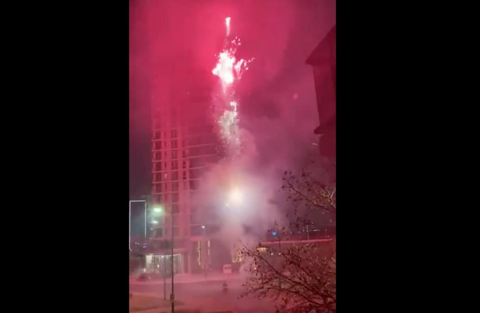 Hinchas de Boca tiraron fuegos artificiales por la madrugada en el hotel de Corinthians
