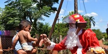 Bomberos Voluntarios lanzan una campaña para recaudar regalos navideños para los niños de San Pedro.