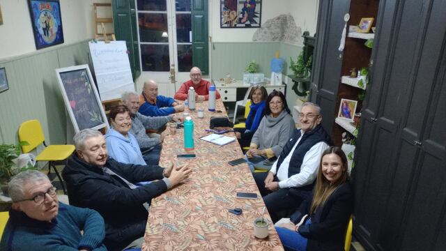 Reunión de Calvo y Chivallero en la vecinal del barrio Sarmiento