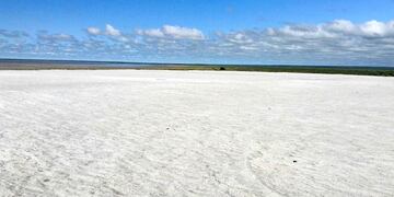 El desierto blanco de San Luis: Salinas del Bebedero.