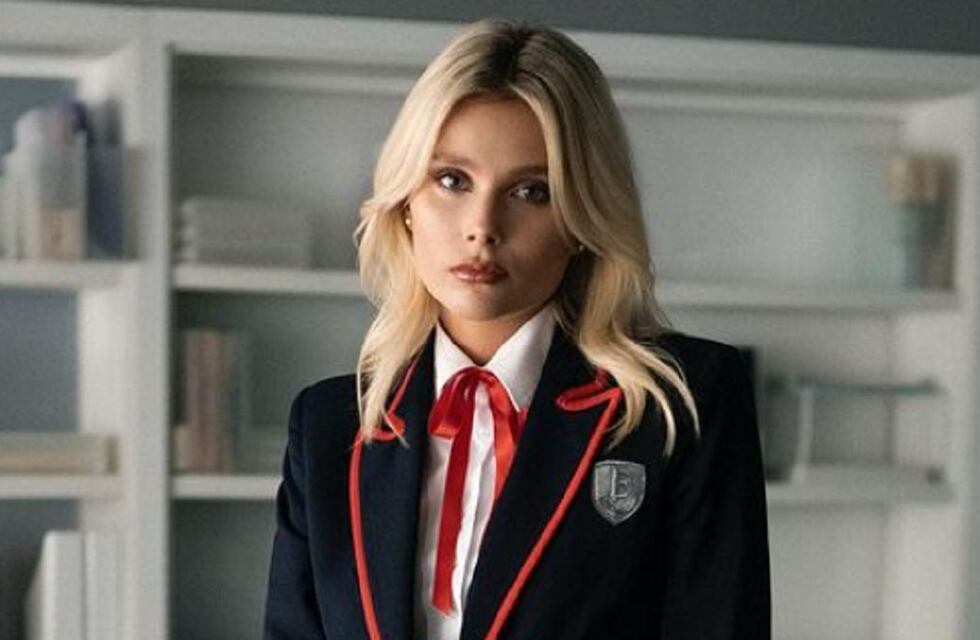 Valentina Zenere deslumbró con un diseño de Dolce & Gabbana en España: blazer, minifalda “animal print” y camisa abierta