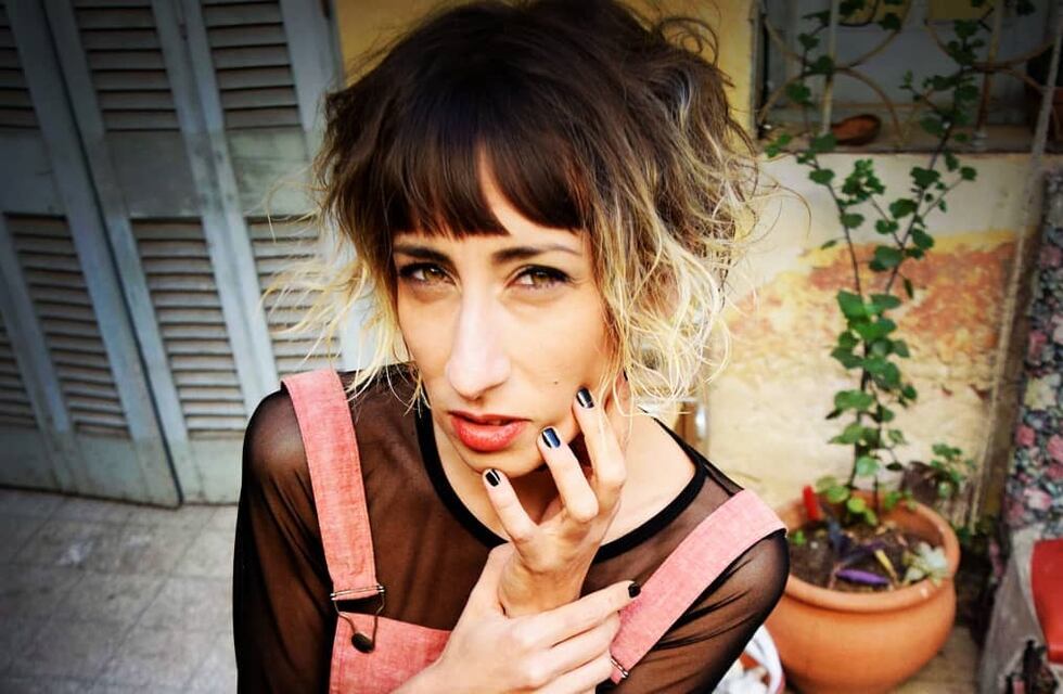 Evelina Sanzo defendió con ironía su versión feminista del Himno Nacional