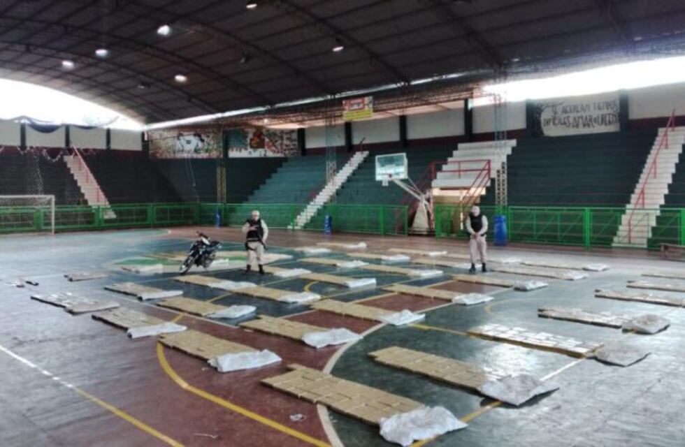 Gracias al can “Iggy”, Prefectura Naval Argentina decomisó más de una tonelada de marihuana en Puerto Esperanza