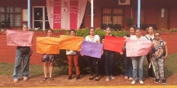 Padres realizaron una manifestación pacífica frente a la comisaria exigiendo justicia.