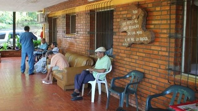 Las personas infectadas permanecen aisladas y monitoreadas ya que pertenecen al grupo de riesgo.