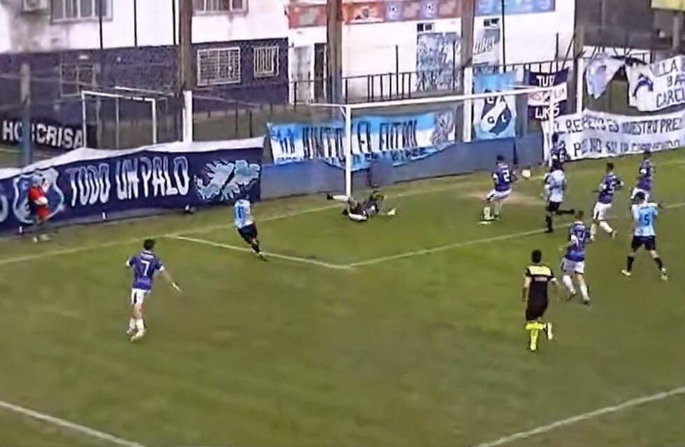 Polémica en el ascenso: el árbitro le dio un gol a Victoriano Arenas sin saber si la pelota entró o no