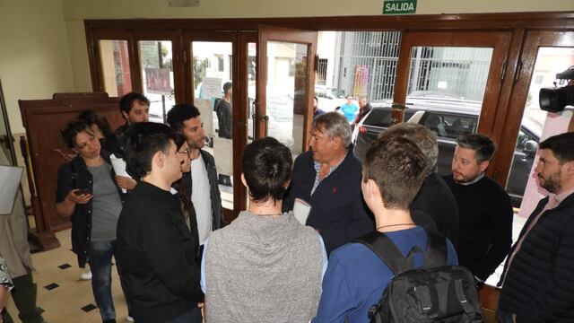 Los jóvenes PRO hicieron ntrega de petitorio al ministro de Transporte Jorge D'Onofrio por el boleto estudiantil en la línea 319.