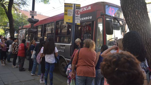 El servicio del transporte en Córdoba dejó de ser una solución y se convirtió en un problema para la ciudadanía por su frecuencia.