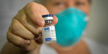 Comenzó la campaña de vacunación contra el virus Sars CoV-2 con la vacuna rusa Sputnik V.
