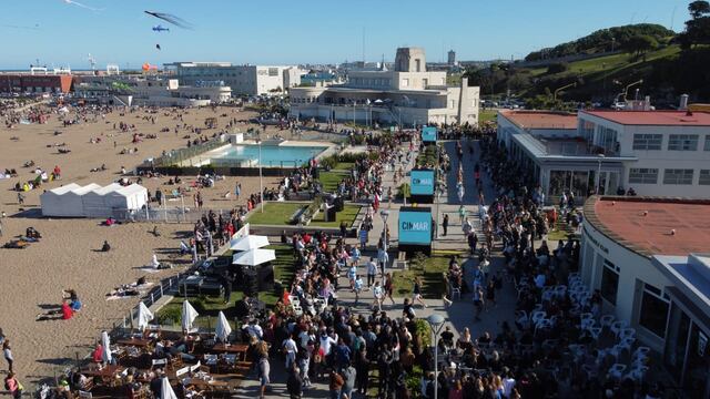 El Emtur y la Cimmar realizaron en el corazón del Playa Grande, el primer desfile pos pandemia y de cara a la temporada: la 3ra edición de Moda en Mar del Plata