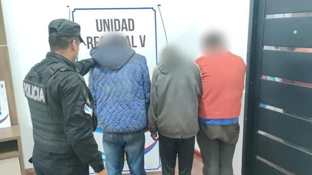 Tres sujetos detenidos tras sustraer objetos en Puerto Iguazú.