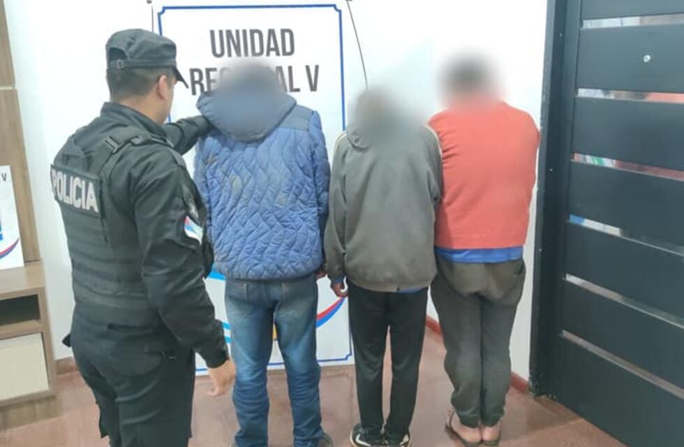 Tres sujetos detenidos tras sustraer objetos en Puerto Iguazú