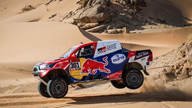 Al-Attiyah y su Hilux de Toyota Gazoo Racing.