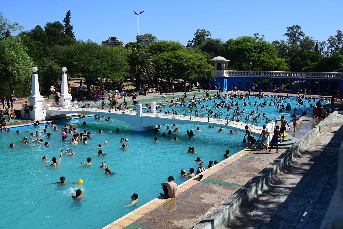 Una de las piletas más elegidas es la del Parque Sarmiento. (José Gabriel Hernández / La Voz)