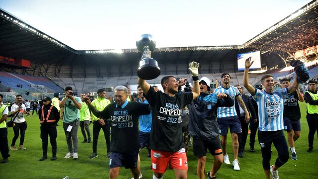 Racing festejó en los penales ante Villa Mitre, es el campeón del Federal A y ascendió a la Primera Nacional. Este sábado, Instituto va por la Gloria (Javier Ferreyra / Enviado Especial).