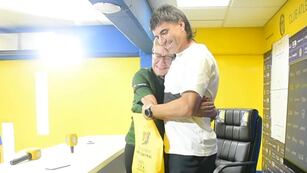 La simpatizante auriazul intercambió piropos con una de las estrellas del equipo.