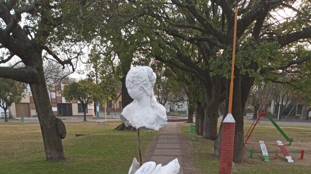 Vandalismo en la Plaza Belgrano de Pérez