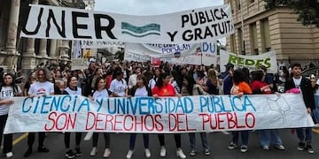 Marcha en defensa de la Universidad Pública.