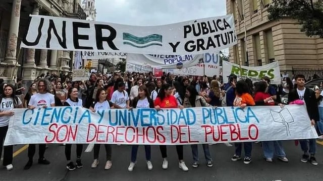 Marcha en defensa de la Universidad Pública.