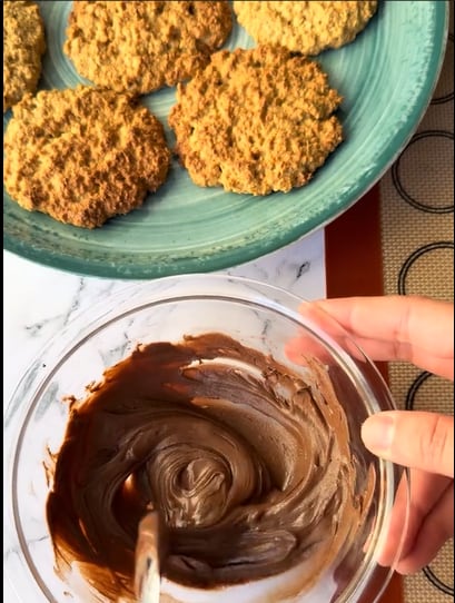 Cómo hacer galletitas de avena, naranja y chocolate en casa