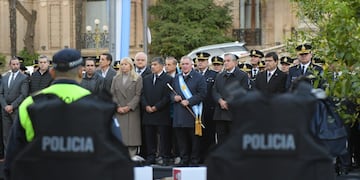 El Gobierno provincial entregó armas, vehículos y elementos de seguridad para optimizar el trabajo de policías y penitenciarios.