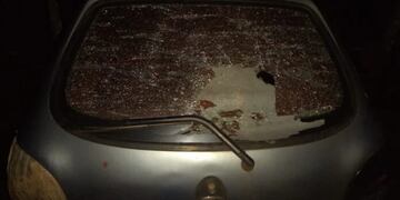 Conducía su automóvil y un individuo la apedreó en El Alcázar.