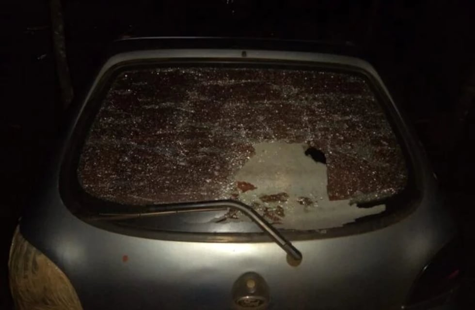 Conducía su automóvil y un individuo la apedreó en El Alcázar