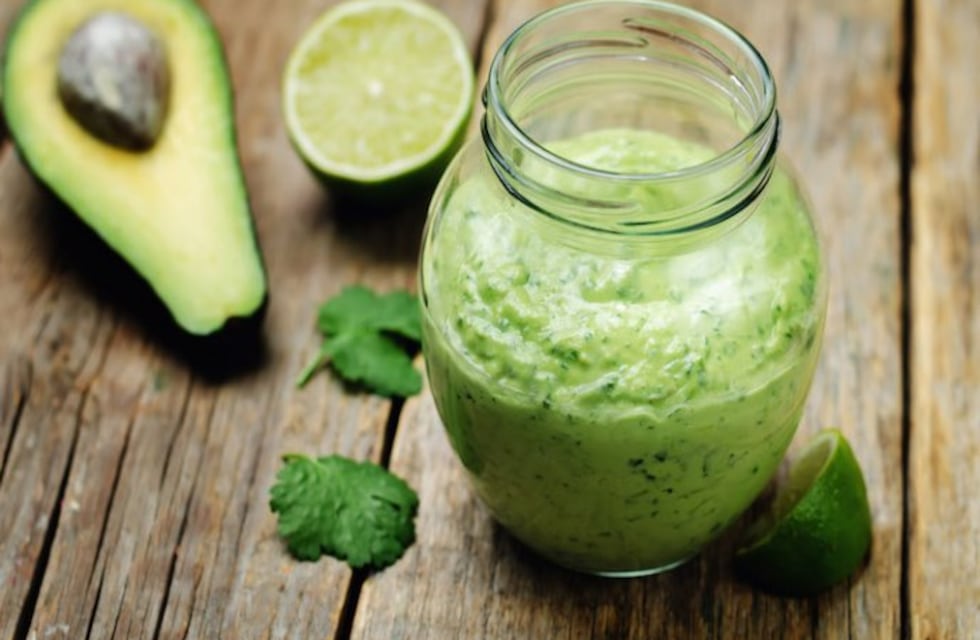 La salsa favorita de Ailu Tokman: aderezo de palta en 30 segundos ideal para el fin de semana