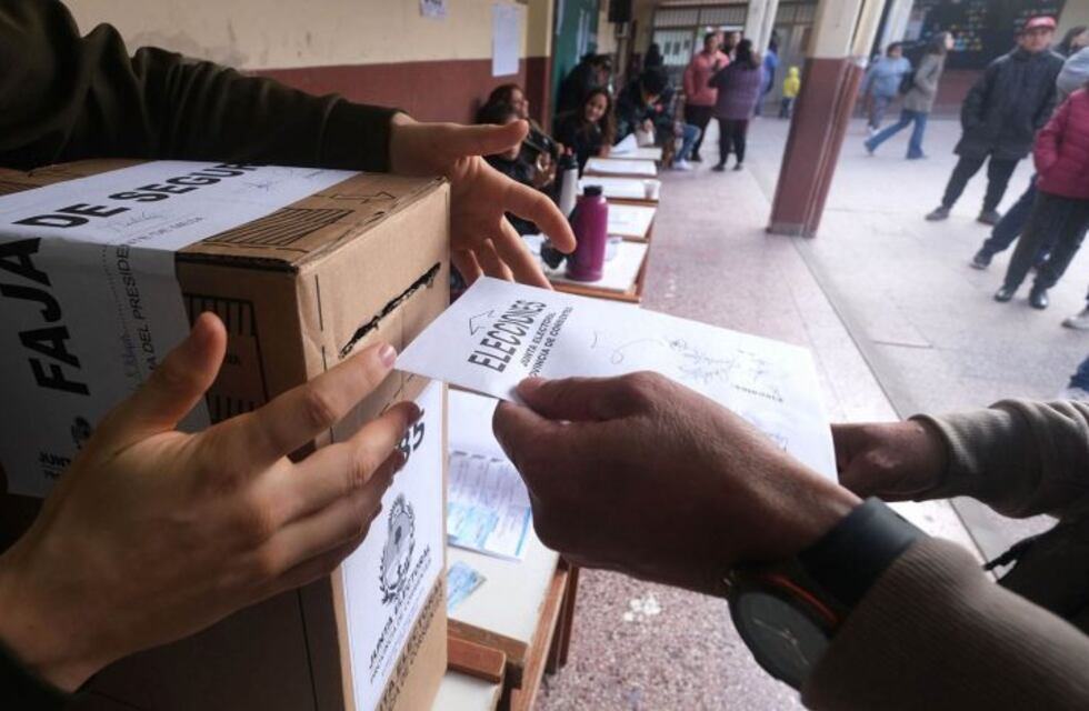 PASO 2023 en Rosario: reforzarán custodia policial en escuelas que sufrieron balaceras o amenazas