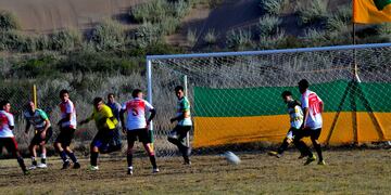 Por primera vez Unión Pehuen Co jugó de local en su cancha (Foto: Antonio Arganaraz)