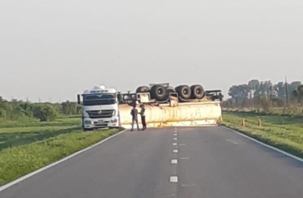 Volcó un camión en Arrufó y la ruta 34 sigue cortada