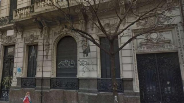 Una mujer de 80 años murió mientras esperaba para votar en Balvanera.