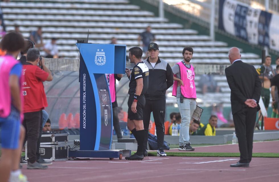 Acierto del VAR: anularon un penal contra Talleres