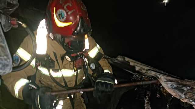 Las impactantes imágenes del fuego en barrio El Sauce.