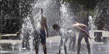 Calorón. A las 17.10 la columna mercurial registró 38.5. Y este martes sigue...